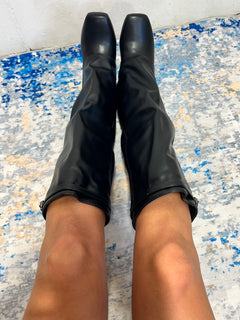 Stivale tacco largo punta quadrata Minerva