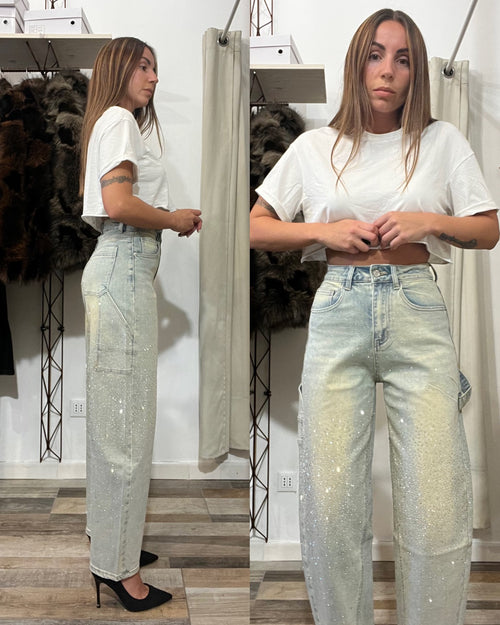 Jeans baggy effetto consumato con strass
