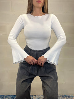 Pull bianco smerlato manica scampanata