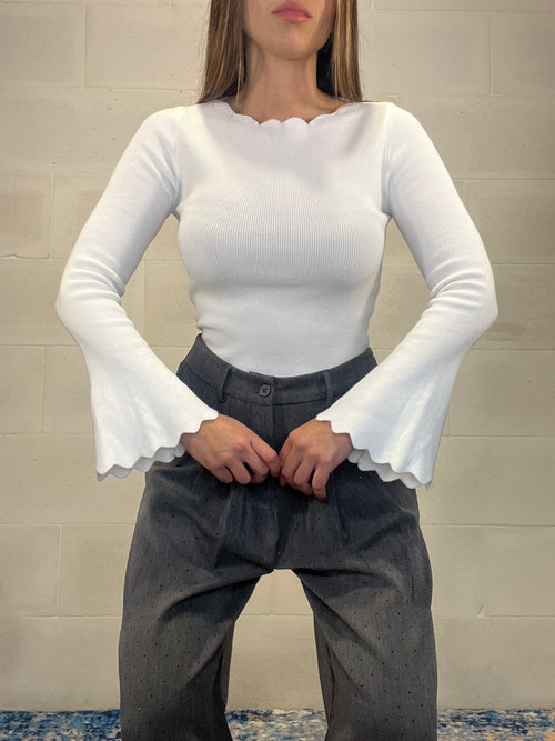 Pull bianco smerlato manica scampanata