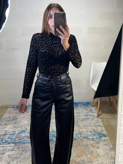 Pantalone baggy in ecopelle