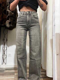 Denim grigio a palazzo effetto usurato sfrangiato sul fondo