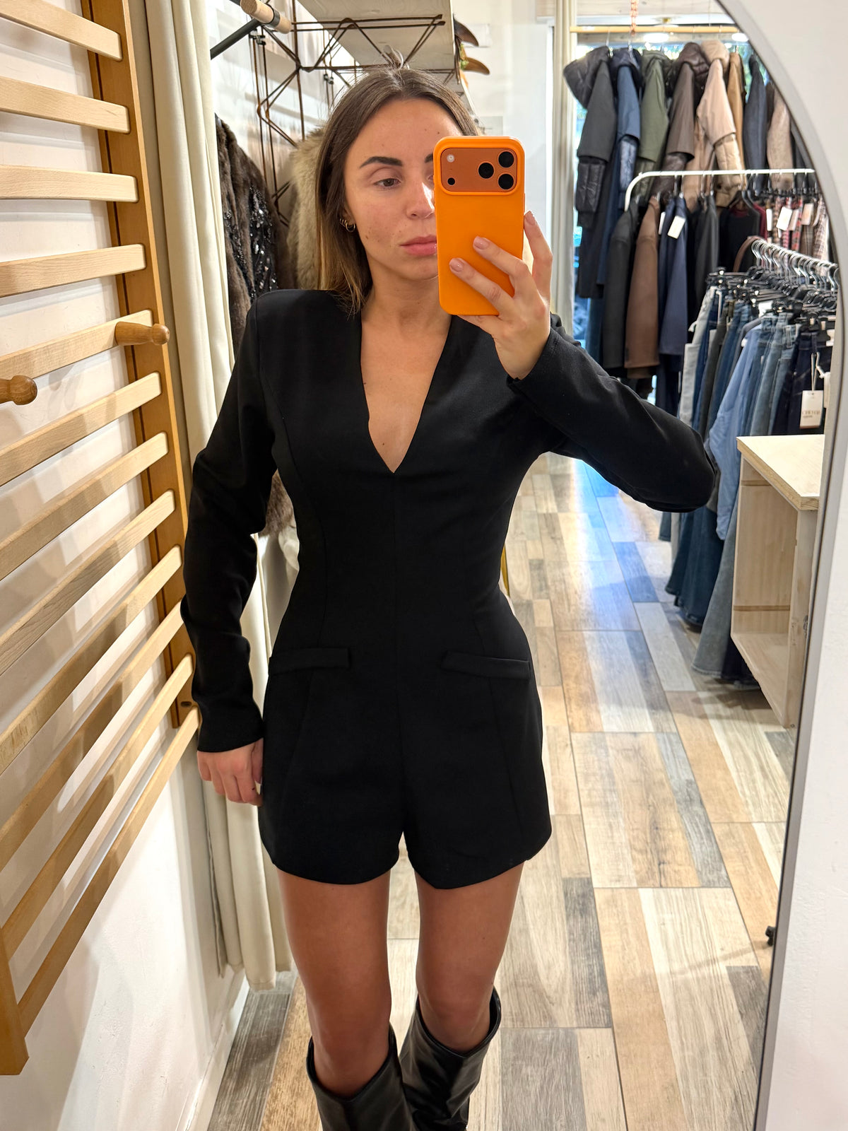 Tutina Asia nera