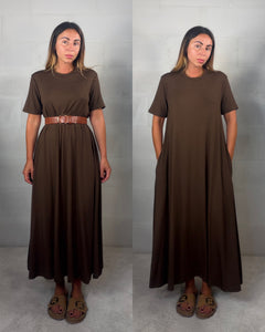 Maxi abito t-shirt in viscosa “per tutte le taglie” marrone