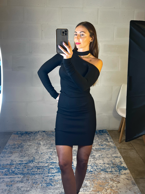 Tubino elasticizzato simil lana spalla scoperta e choker