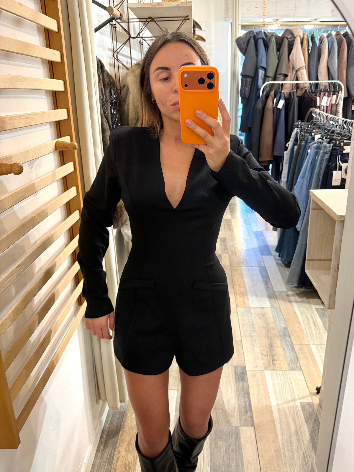 Tutina Asia nera