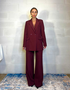 Tailleur gessato bordeaux giacca over + pantalone con elastico in vita sul retro