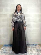 Pantalone ampio con pence testa di moro