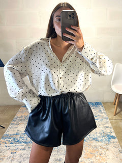 Camicetta satinata pois bianca