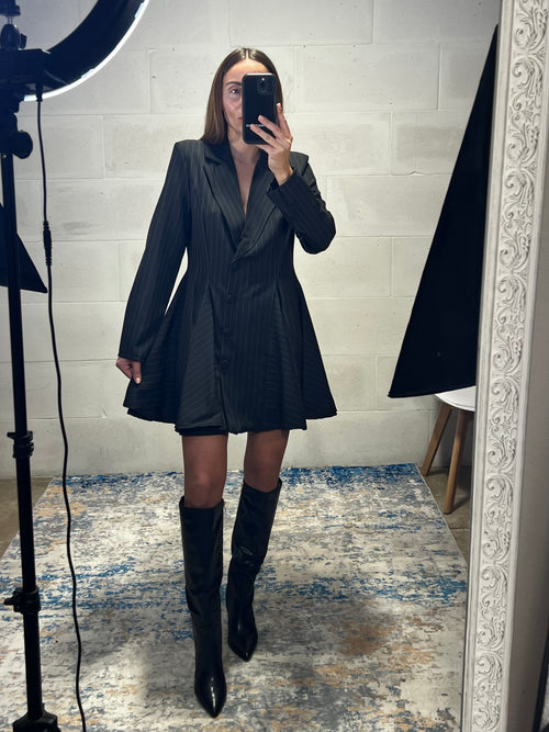 Abito a giacca gessato modello a ruota