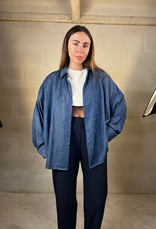 Camicia azzurra con punti luce