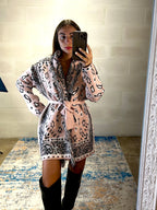 Cardigan Alanu rosa con cintura annodata