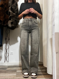 Denim grigio a palazzo effetto usurato sfrangiato sul fondo