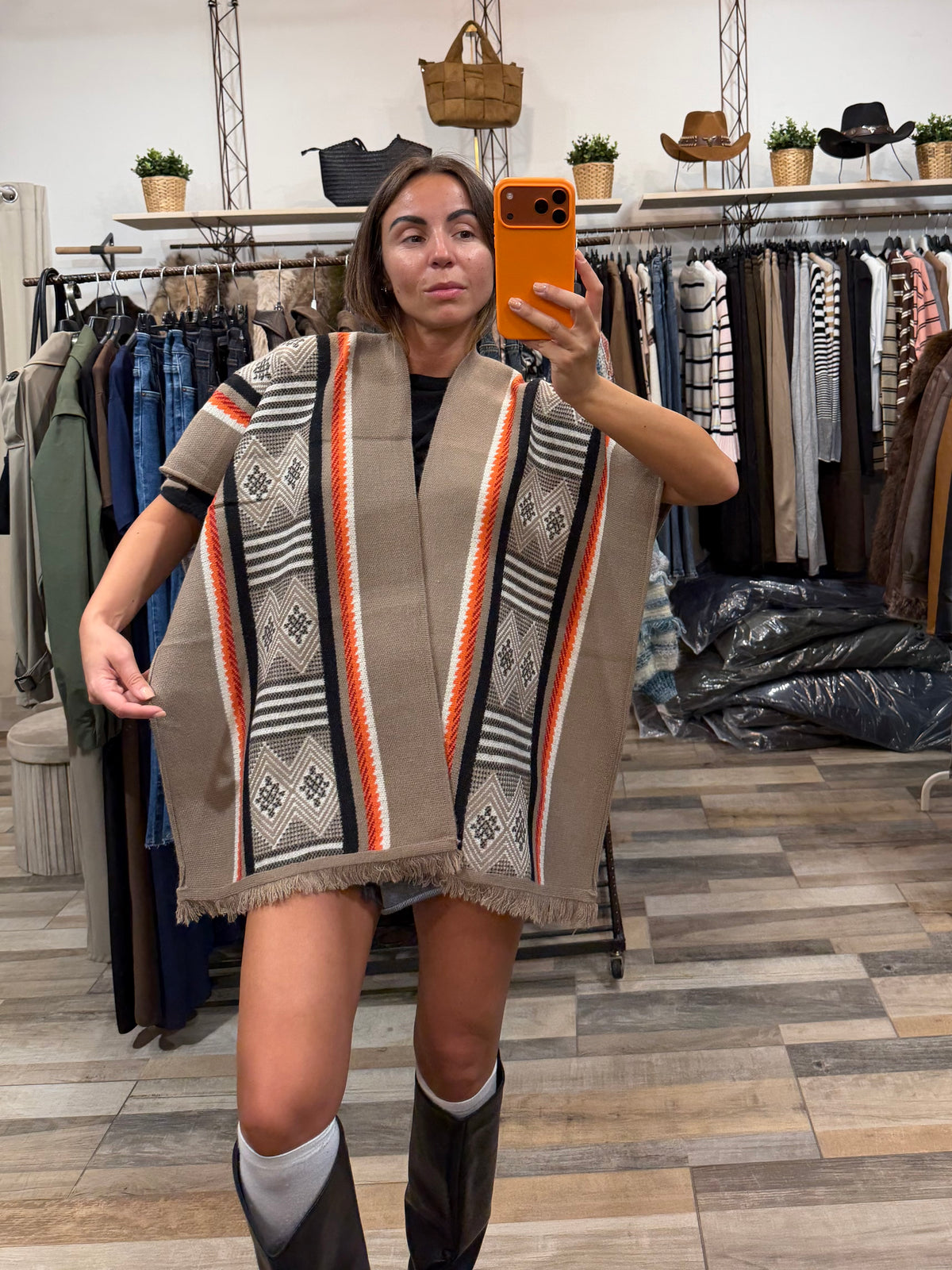 Poncho in 100% viscosa beige