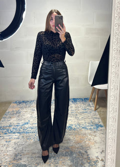 Pantalone baggy in ecopelle