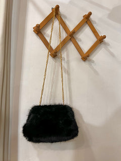 Borsa clutch in ecopelliccia nera