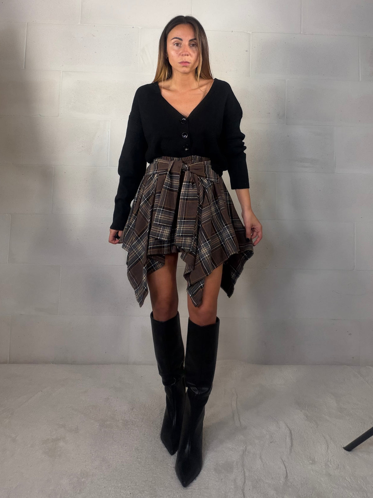 Gonna tartan asimmetrica con nodo frontale in flanella marrone