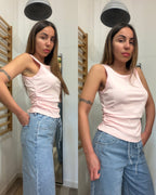 Canotta in cotone con drappeggi laterali rosa