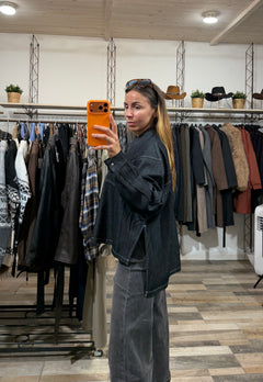 Camicione over in denim spacchi laterali più lungo sul retro nero