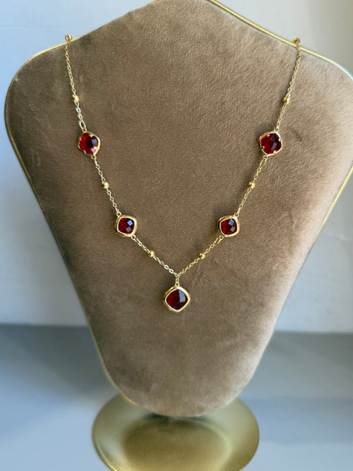 Collana pietre rosse dorata Anastasia