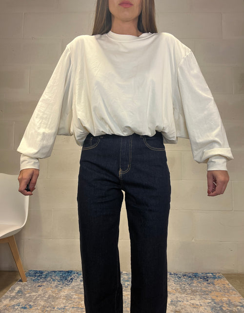 T-shirt in cotone panna bombata sul fondo