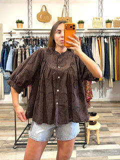 Blusa in sangallo manica 3/4 marrone
