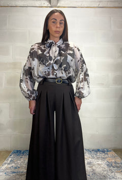 Pantalone ampio con pence testa di moro