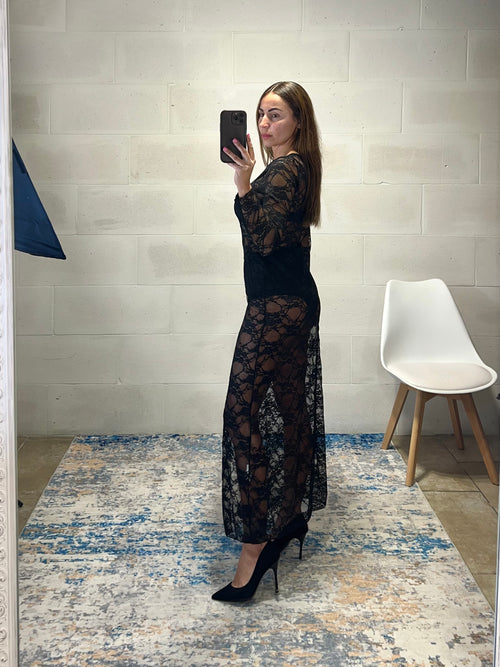 Maxi abito in pizzo con spacco