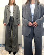 Tailleur “Icona” grigio con strass neri