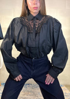 Camicia crop con lavorazione