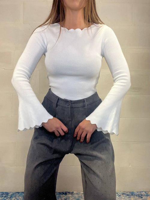 Pull bianco smerlato manica scampanata