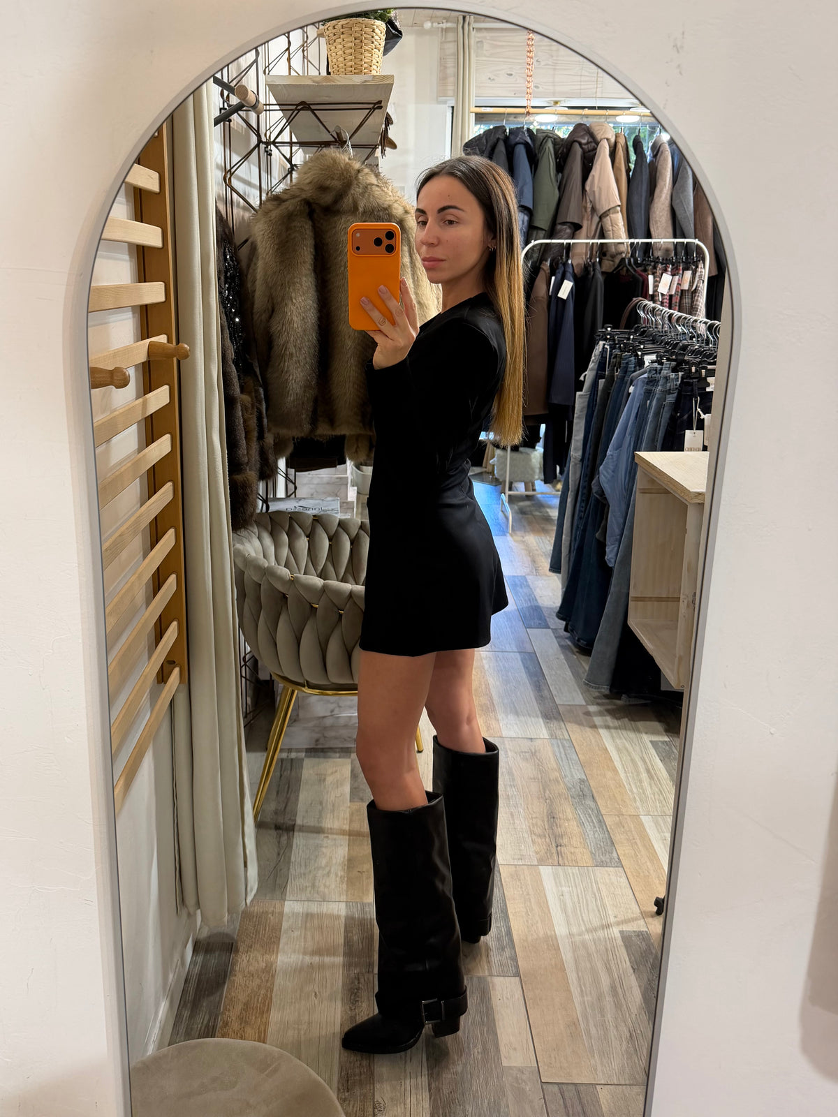 Tutina Asia nera