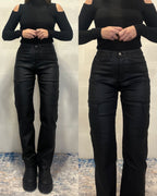 Pantalone in ecopelle elasticizzato con tasconi