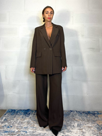 Tailleur gessato marrone giacca over + pantalone con elastico in vita sul retro