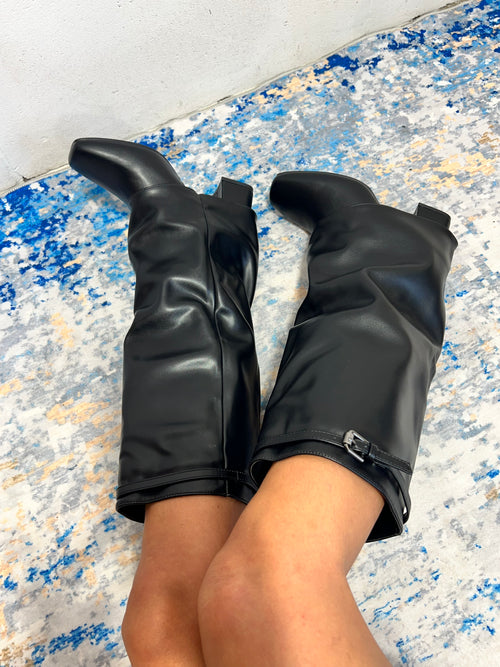 Stivale tacco largo punta quadrata Minerva