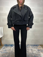 Cappotto corto “Eleganza senza tempo” nero