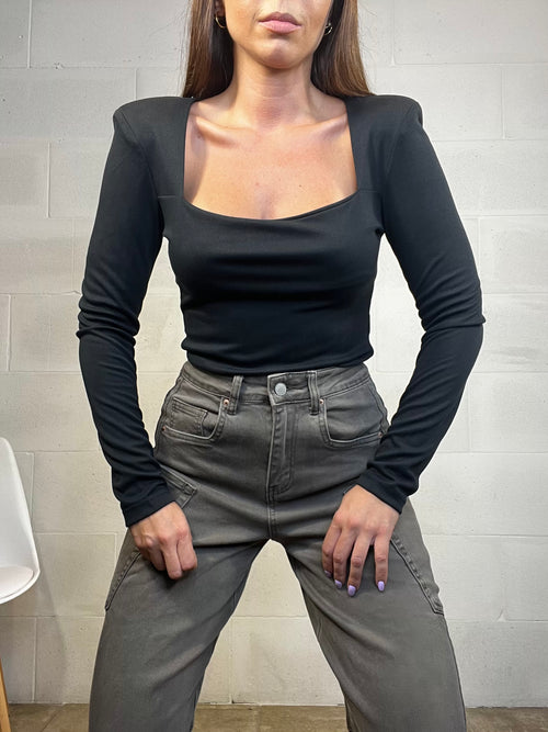 T-shirt scollo quadrato spallina imbottita