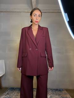 Tailleur gessato bordeaux giacca over + pantalone con elastico in vita sul retro