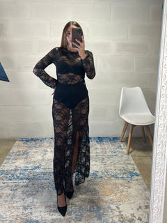 Maxi abito in pizzo con spacco