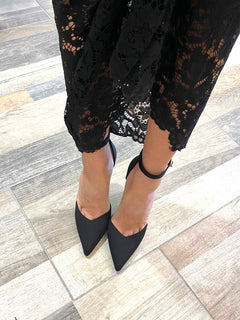 Decollete’ in tessuto con bracciale e cinturino