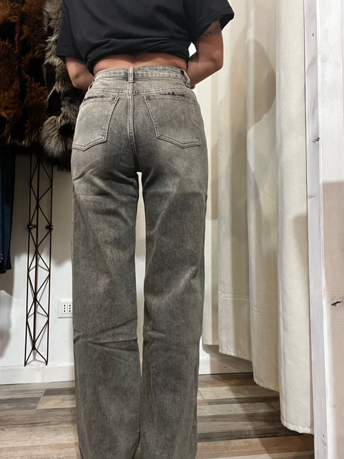 Denim grigio a palazzo effetto usurato sfrangiato sul fondo