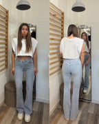 Denim estivo in tela leggera scampanato su fondo