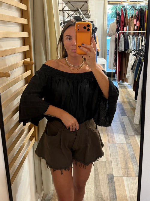 Blusa ampia in viscosa nera manica 3/4 scollo a barchetta