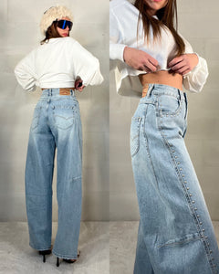 Denim baggy chiaro con borchie
