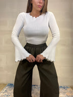 Pull bianco smerlato manica scampanata