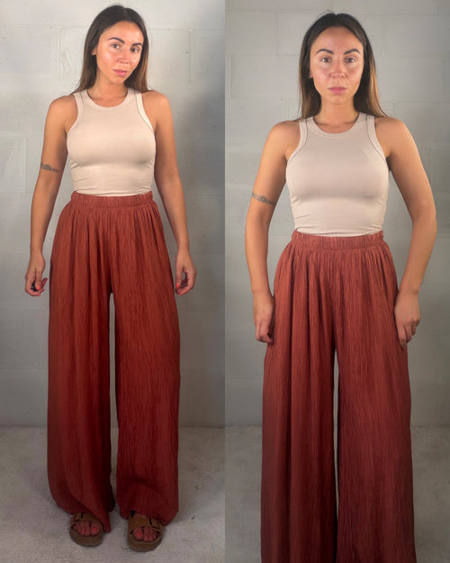 Pantalone in viscosa increspato terra bruciata