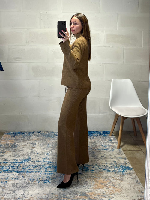 Coordinato simil lana elasticizzato color cammello inserto filo lurex dorato