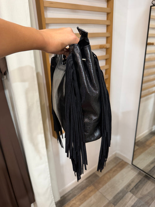Borsa con frange in vinile nera