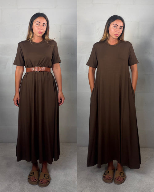 Maxi abito t-shirt in viscosa “per tutte le taglie” marrone