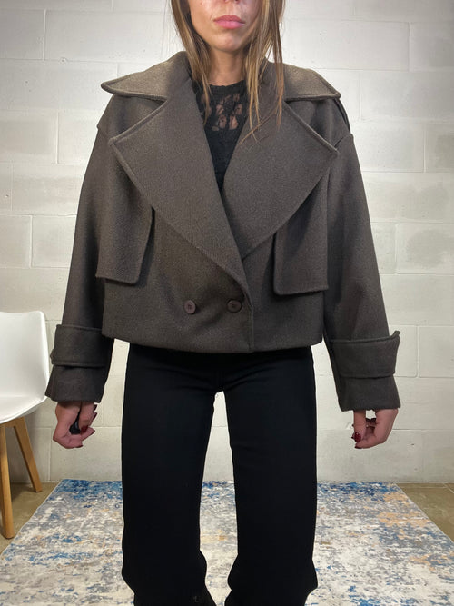 Cappotto corto “Eleganza senza tempo” marrone